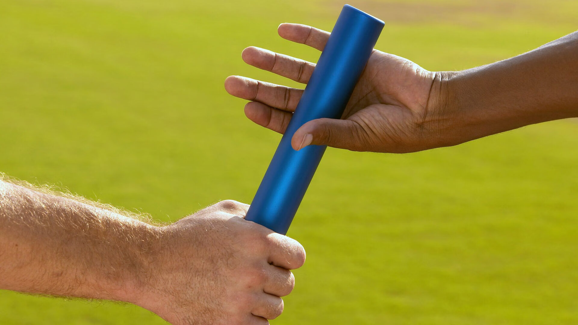 银发族“平衡力挑战赛” 防跌倒体操和轻杠铃训练成新宠